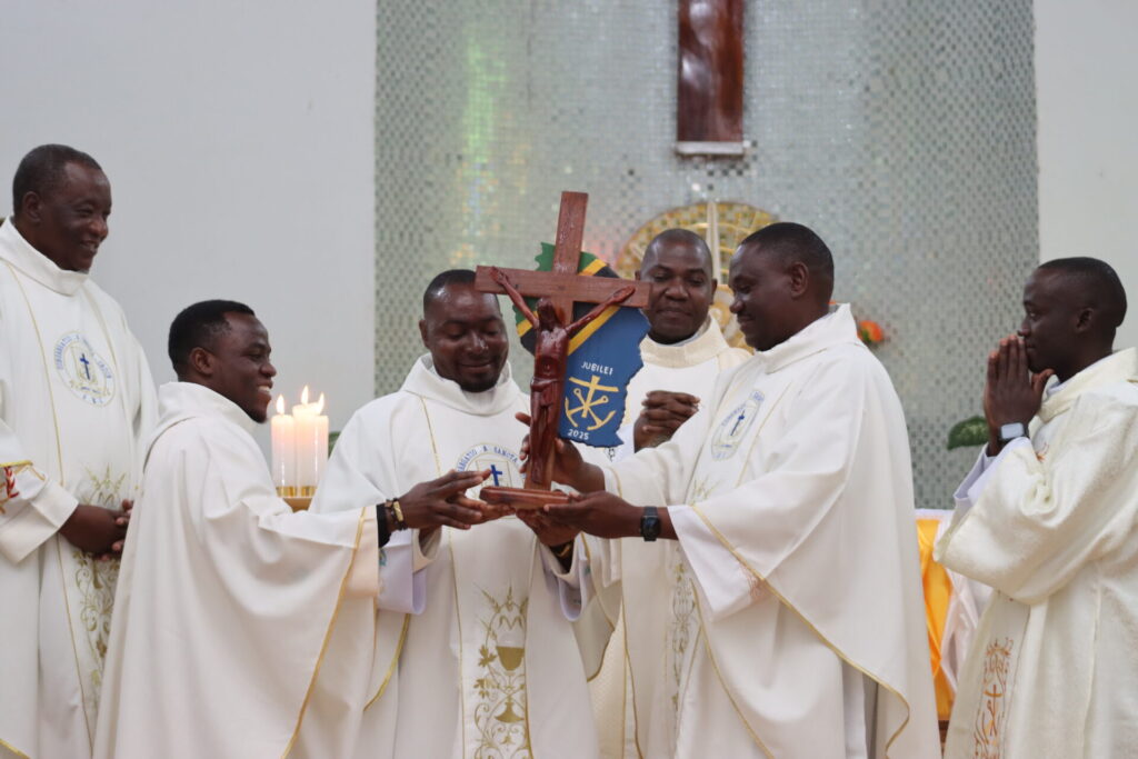 Silver Jubilee of the Holy Cross Mission in Tanzania: Hail the Cross, Our Only Hope!